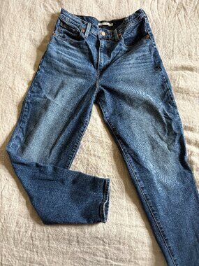 Levi's Women's High-Rise Mom Jean